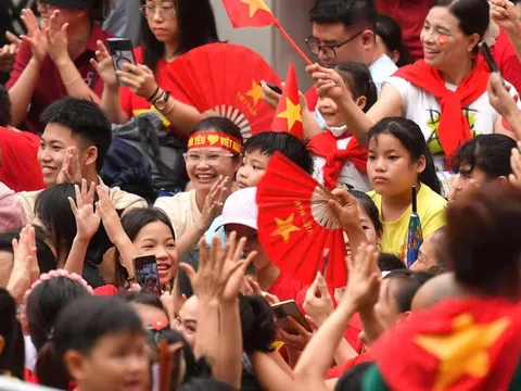 Thủ tướng yêu cầu phục vụ miễn phí bánh mì, nước uống cho Nhân dân xem diễu binh