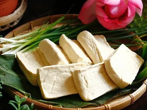 Đậu phụ - “kho canxi” rẻ tiền gấp 10 lần thịt bò: Ăn đều mùa đông giúp ruột khỏe, xương chắc, cholesterol giảm