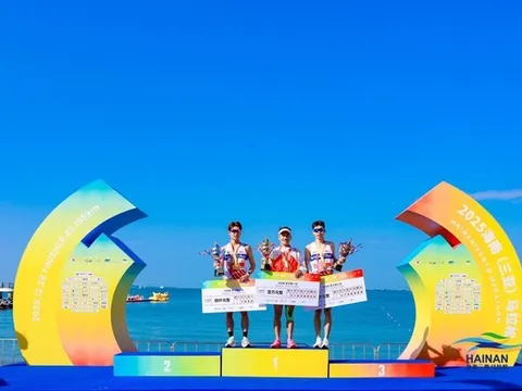 Các vận động viên toàn cầu hội tụ trên cung đường ven biển tuyệt đẹp tại Giải Marathon Hải Nam (Tam Á) 2025
