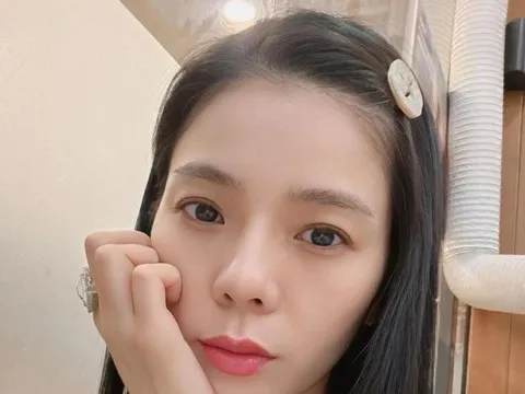 Tranh cãi Lệ Quyên văng tục, đốp chát với khán giả