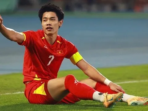 Nam MC nổi tiếng gửi tâm thư hơn 300 từ cho Đình Bắc: "Hãy thật tỉnh táo trước những tiếng vỗ tay"