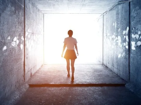 Chết lâm sàng trong 1 phút, người phụ nữ thốt lên về "thế giới bên kia": "Thật điên rồ"