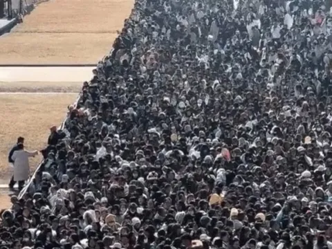 Quá nể phim Trung Quốc chưa chiếu đã có độ hot tăng 1253%, nam chính đẹp đến mức 18.000 người xếp hàng để gặp mặt