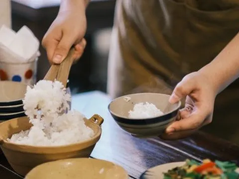 Mẹ chồng hỏi tôi tiết kiệm được bao nhiêu tiền, tôi thật thà trả lời, tối đó chồng bảo: “Em chuẩn bị tinh thần đi”