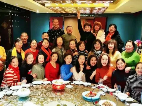 Đi họp lớp sau 25 năm nhưng đến nơi không ai nhận ra, tôi lập tức bỏ về, thề không bao giờ đi họp lớp nữa