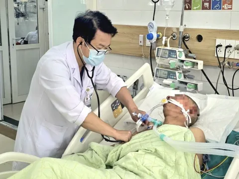 Bệnh viện Bạch Mai tiếp nhận ca bệnh ngộ độc khí CO nặng do tự chữa bệnh theo mạng xã hội