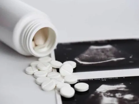 Tự uống 20 viên thuốc phá thai mua online, người phụ nữ phải cắt toàn bộ tử cung