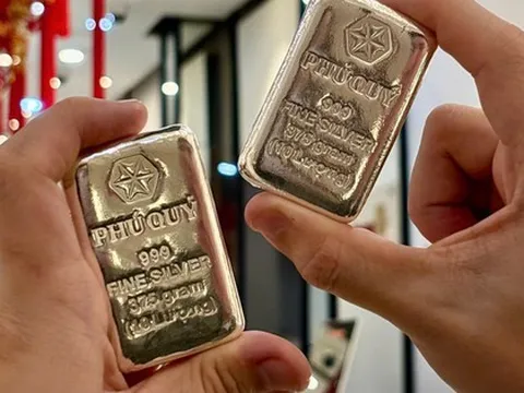 Chưa từng có: Giá bạc tăng vọt cùng với giá vàng, vượt 122 triệu/kg - 1kg thì bằng bao nhiêu cây?