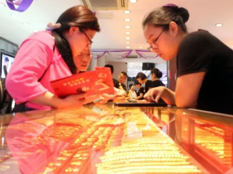 Chi 1,4 tỷ đồng mua vàng, 4 năm sau người phụ nữ đi bán lại thì bị tiệm vàng khởi kiện, tòa tuyên bố: Người bán phải đền 5 tỷ đồng