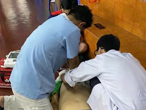 Ngưng tim khi chơi cầu lông, bác sĩ chỉ ra 'tử huyệt' và cách phòng ngừa