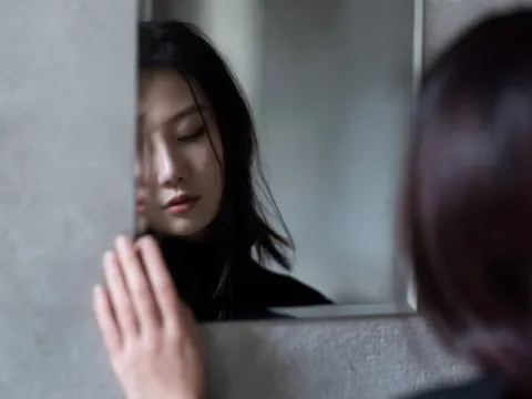 5 thay đổi ở vùng đầu và mặt CẢNH BÁO gan sắp "cứng như đá", xơ xác vì bệnh tật