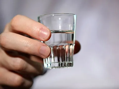 Uống rượu bia ngày Tết thấy những dấu hiệu sau cần đi viện gấp