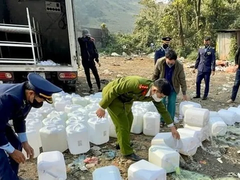 Nỗi lo rượu giả “bủa vây” thị trường Tết