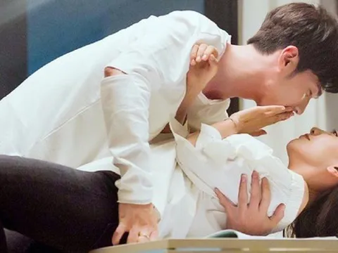 SỐC: Bác sĩ tiết lộ 6 rủi ro sức khỏe khi nam giới quá lâu không chịu làm "chuyện giường chiếu"