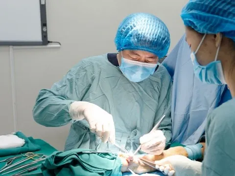 Chạy thận 15 năm, cánh tay “phình như bóng”: Bác sĩ phát hiện nguyên nhân ít ai ngờ