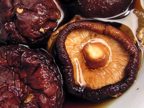 Mua nấm hương đón Tết, thấy 5 đặc điểm này thì mua ngay, toàn là hàng chất lượng cao chỉ người sành sỏi mới biết