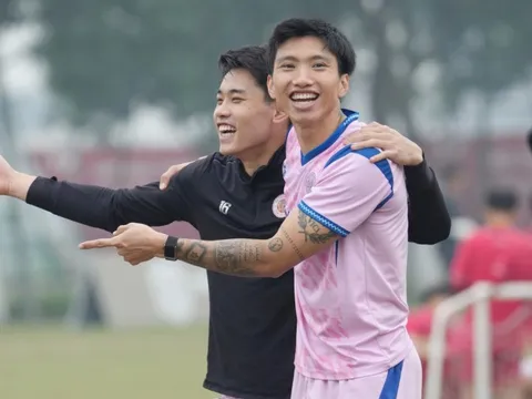 Khoảnh khắc đặc biệt của Đình Bắc và Đoàn Văn Hậu