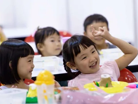 Thì ra cha mẹ ở 3 độ tuổi này thường có con THÔNG MINH nhất - Nghiên cứu chỉ ra lý do