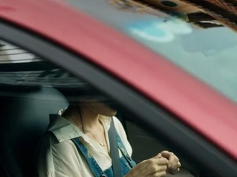 Cô gái bí ẩn xuất hiện bên Mai Tài Phến là ai?