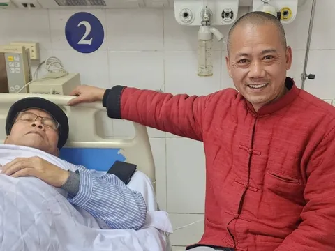 Đường tình lận đận của nam NSND U80 nhập viện gần đây, bị con trai chia sẻ chuyện “đòi lấy vợ”