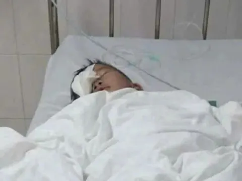 Xác minh vụ phụ huynh tố con học lớp 1 bị bạn chọc trúng mắt, rách giác mạc