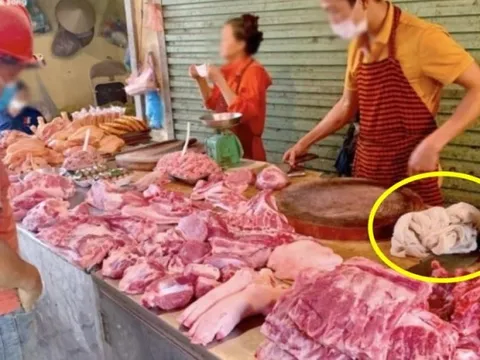 Tại sao người bán thường dùng giẻ lau thịt lợn? Biết được bí mật này tôi đã không bao giờ mua thịt lợn một cách mù quáng nữa!