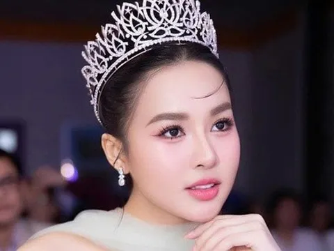 Á hậu Đỗ Hà Trang ghi điểm với phong cách thời trang thanh lịch