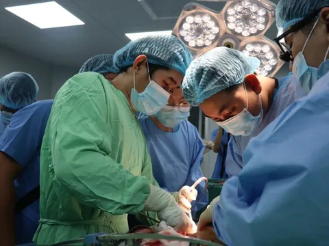 Biến chứng hy hữu sau mổ ruột thừa khiến bệnh nhi suy thận cấp