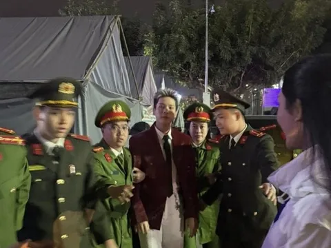 Nam ca sĩ được công an Lạng Sơn "giải vây" là ai?