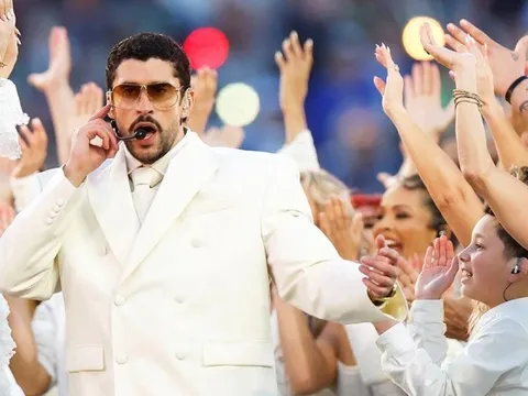 Chân dung ca sĩ khiến ông Trump chê 'tệ nhất lịch sử'