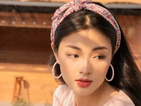 "Nàng thơ" Vbiz bất ngờ được bạn trai cầu hôn sau 2 năm yêu kín tiếng