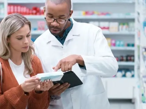 Bác sĩ đa khoa cảnh báo trực tiếp những ai đang dùng điện thoại kiểu này