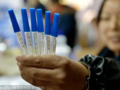 Vì sao người Trung Quốc bỗng đổ xô đi mua nhiệt kế thủy ngân?