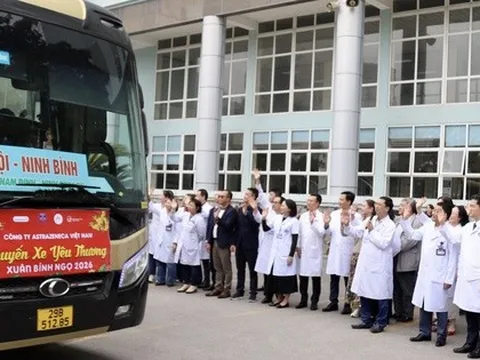 Bệnh nhân ăn tất niên cùng bác sĩ trước giờ về quê đón Tết