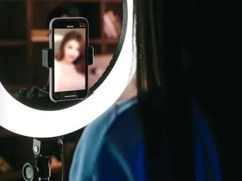 Nữ streamer 22 tuổi bị viêm phổi sau nửa năm dùng 1 loại mỹ phẩm vạn phụ nữ đang mê mệt