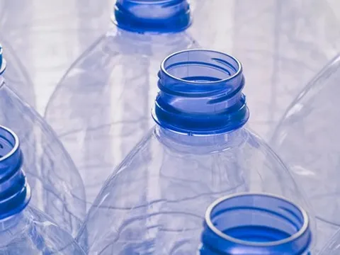 Đại học Y Harvard cảnh báo: Thói quen nhiều người mắc khiến cơ thể hấp thụ hàng triệu hạt vi nhựa mỗi ngày!