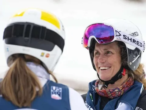 Chuyện chưa biết về 'bà lão' 46 tuổi lập hàng loạt kỷ lục tại Thế vận hội mùa Đông