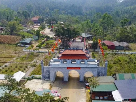 Phủ Na - Điểm hẹn tâm linh xứ Thanh trang hoàng rực rỡ, sẵn sàng đón hàng vạn khách trẩy hội