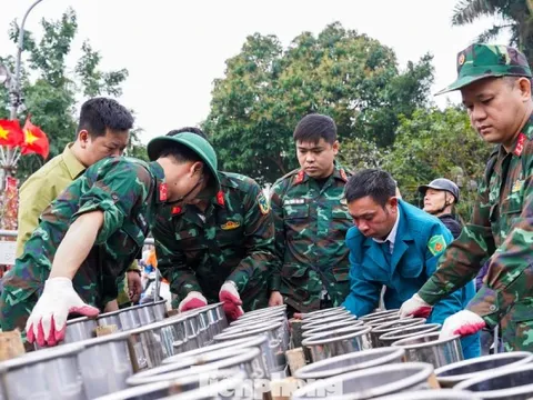 Bên trong trận địa pháo hoa đêm Giao thừa tại Hà Nội