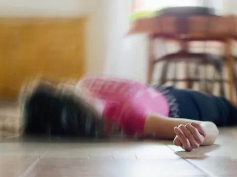 Cô bé 13 tuổi tử vong đột ngột sau khi uống thứ "vạn người mê" giữa ban ngày