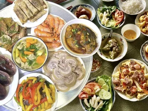 29 Tết, loạt siêu phẩm cơm tất niên trình làng: Hà Tĩnh cúng mực, Hải Phòng có chả rươi