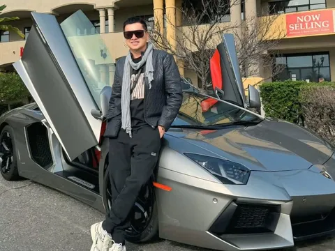 Nam nghệ sĩ Việt 67 tuổi trẻ như 40 khi đứng bên siêu xe, thảo nào mẹ đơn thân kém 37 tuổi mê mẩn