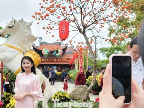 Chen chân cầu an đầu năm ở cổ tự 700 tuổi tại Quảng Trị