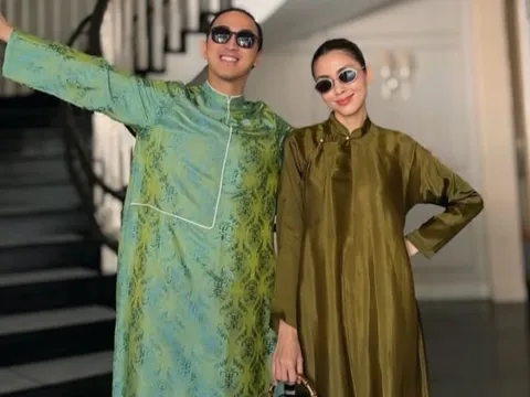 Đến hẹn lại lên: Tăng Thanh Hà và chồng doanh nhân diện áo dài, nắm chặt tay ngày mùng 1 Tết!