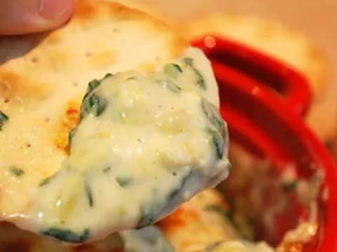 4 món không mặn là “bom natri” ẩn, làm tăng nguy cơ đột quỵ, tăng huyết áp, chuyên gia mách cách giảm muối đơn giản