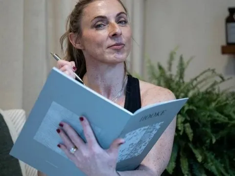 51 tuổi vẫn khỏe, ngủ ngon, da dẻ tươi tắn: Nữ bác sĩ nói thẳng 7 thói quen chống lão hóa rẻ tiền, năm mới rồi ai cũng làm đi