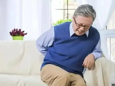 Các bác sĩ khuyên rằng những người trên 68 tuổi nên ở nhà xem tivi thay vì ra ngoài làm 5 việc này