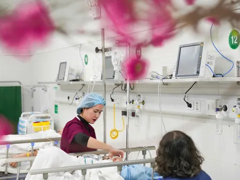 Bác sĩ tuyến cuối trực xuyên Tết, giành giật sự sống từng giây cho bệnh nhân