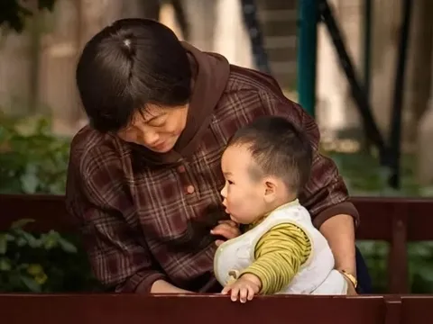 May mắn lớn nhất của cha mẹ là được 4 kiểu ông bà sau phụ giúp chăm sóc con cái: Trẻ lớn lên kiểu gì cũng thông minh, khéo léo!