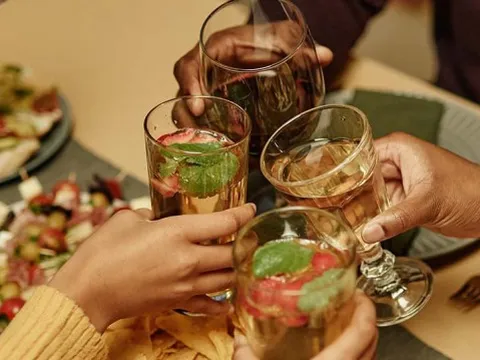 Tăng mạnh số ca viêm tụy cấp dịp Tết: Bác sĩ nói thẳng '60% là do loại đồ uống này gây ra'